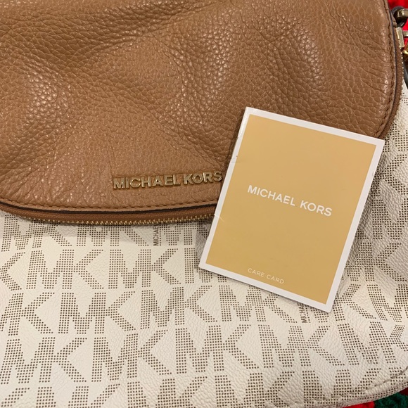 SOLD‼️Authentic Michael Kors crossbody - Picture 7 of 8